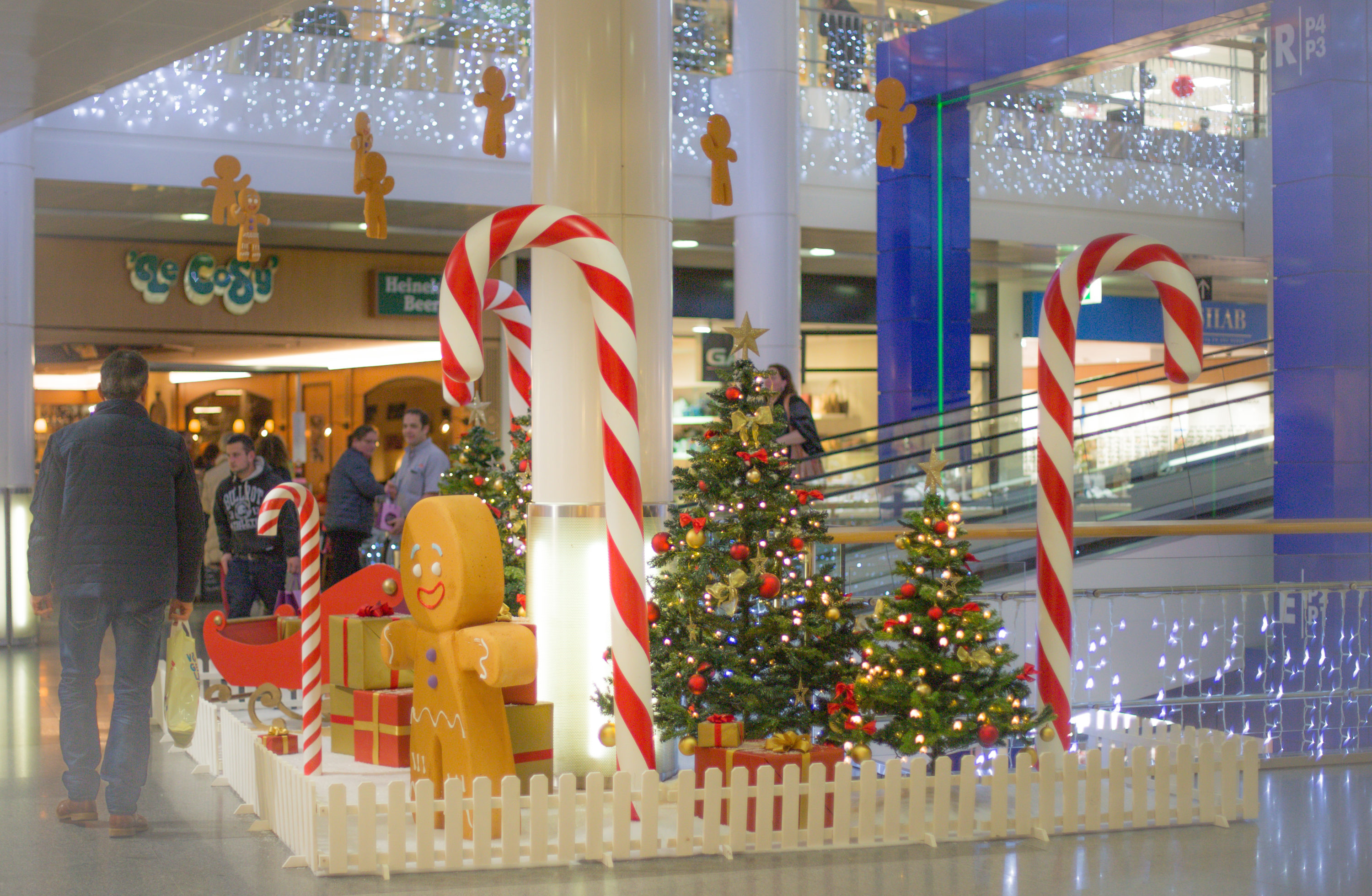 Création-décor-sur-mesure-Noël-centre-commercial-Signy-Centre